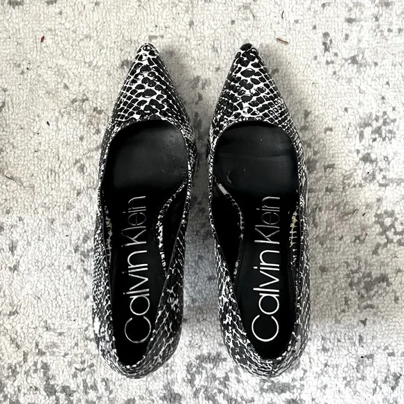 CALVIN KLEIN printed Pump - Picture 2 of 3